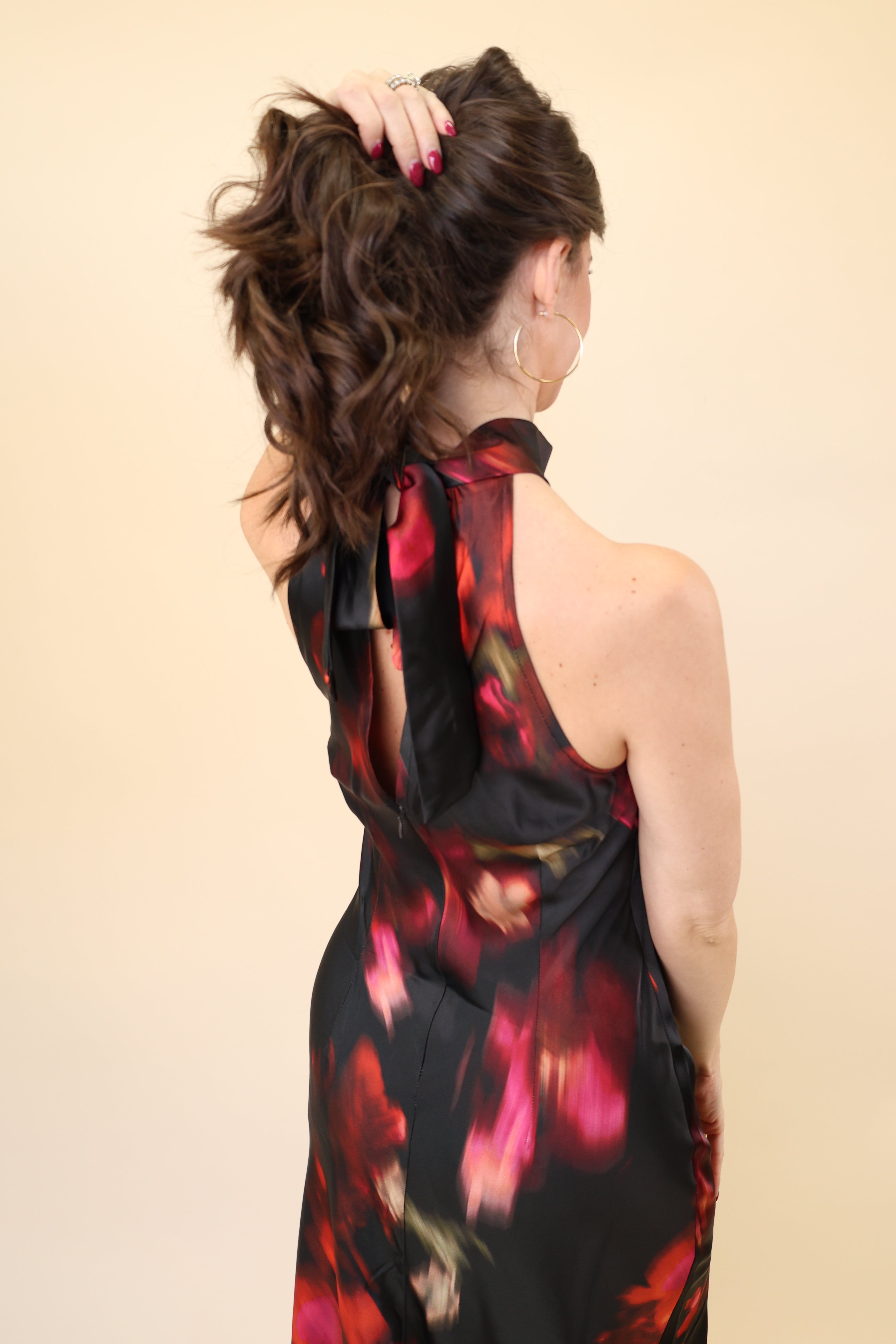 Fitted sleeveless satin dress by Steve Madden with soft blurry floral print and smooth sheen.