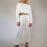 White Steve Madden Divinia pants in lightweight linen with a wide-leg fit, side pockets, and an elastic waistband with drawstring.