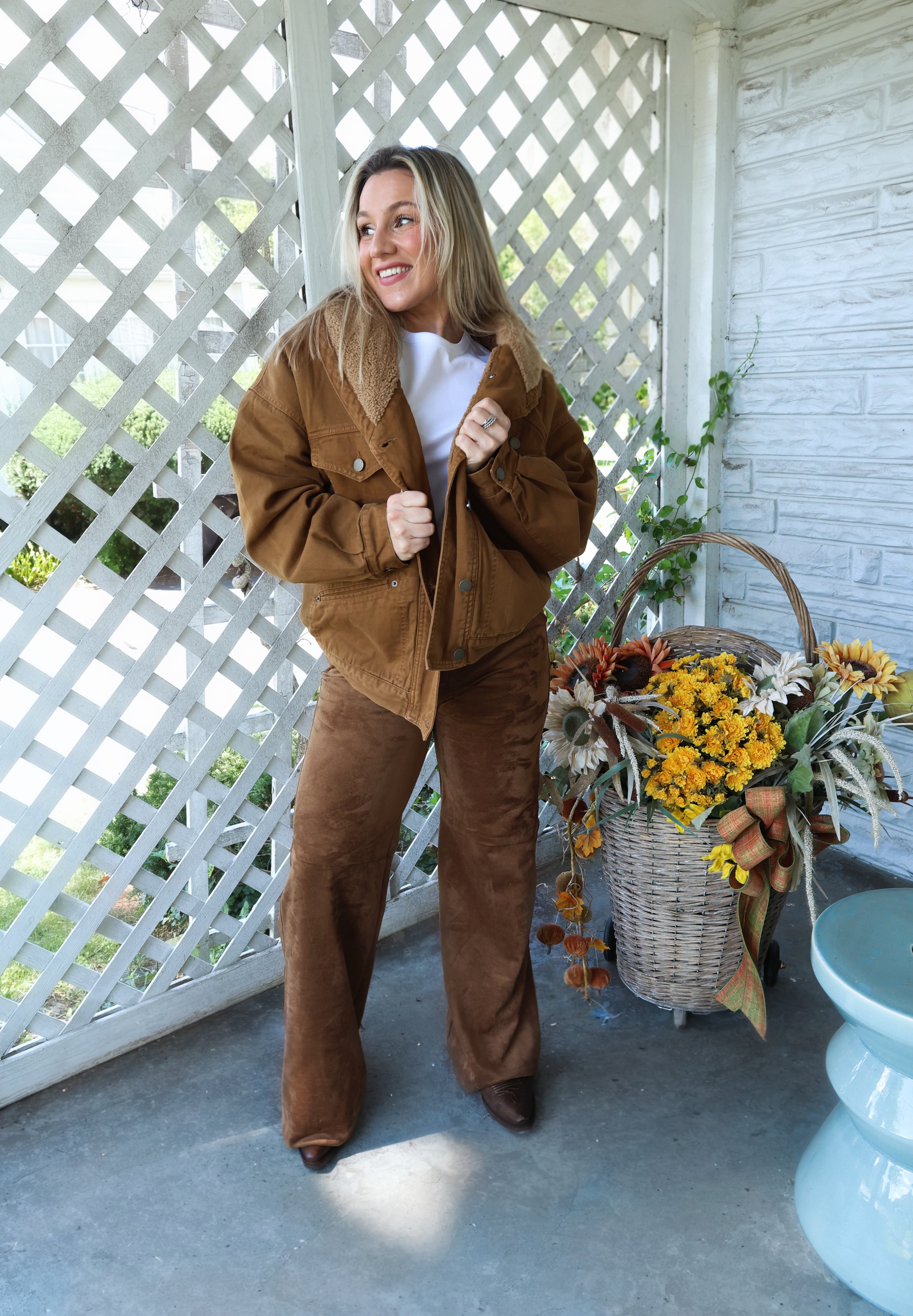 Classic women’s trucker jacket with stretch and western back yoke