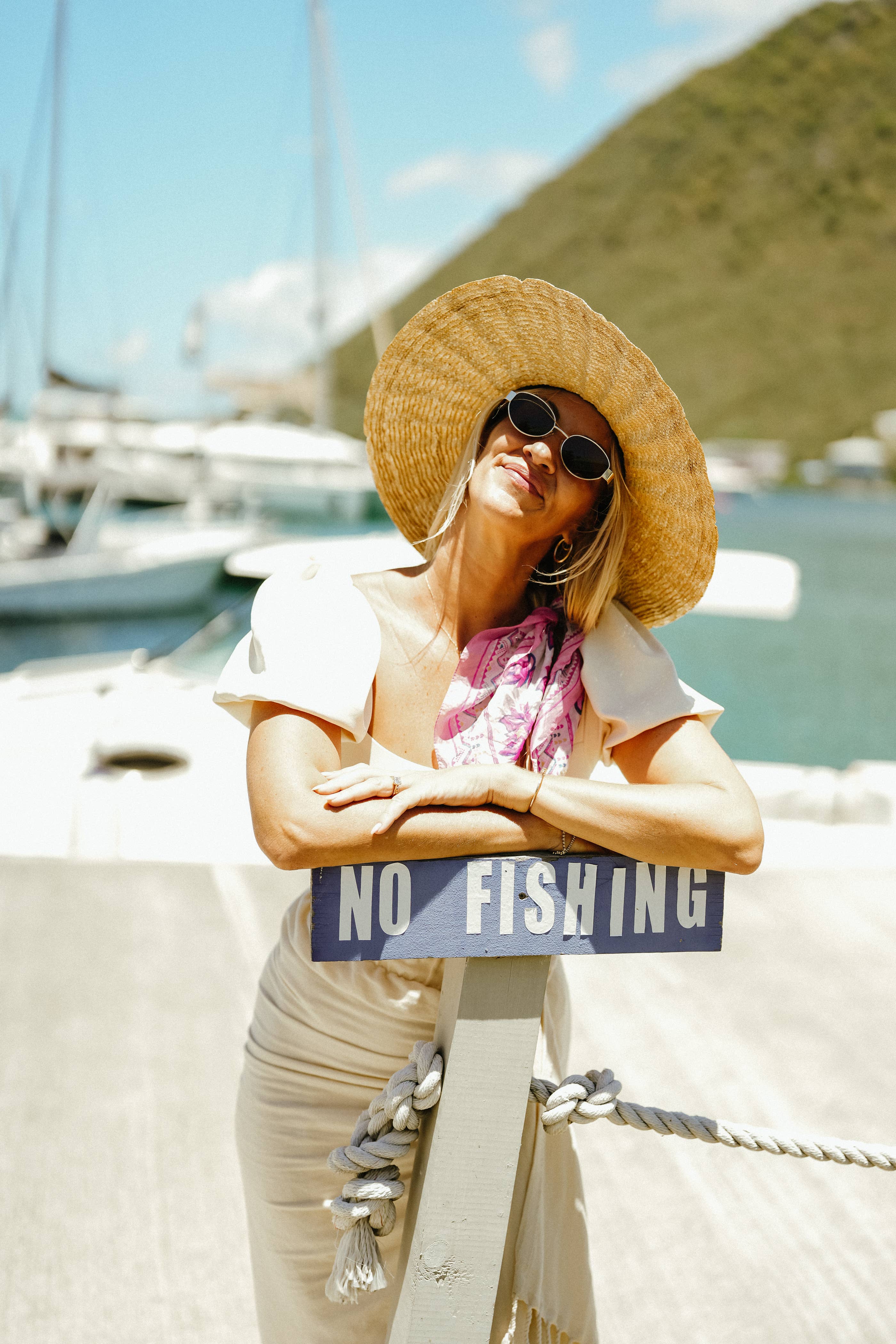 Kohv Eyewear Coco classic oval sunglasses with tortoise arms and green polarized lenses