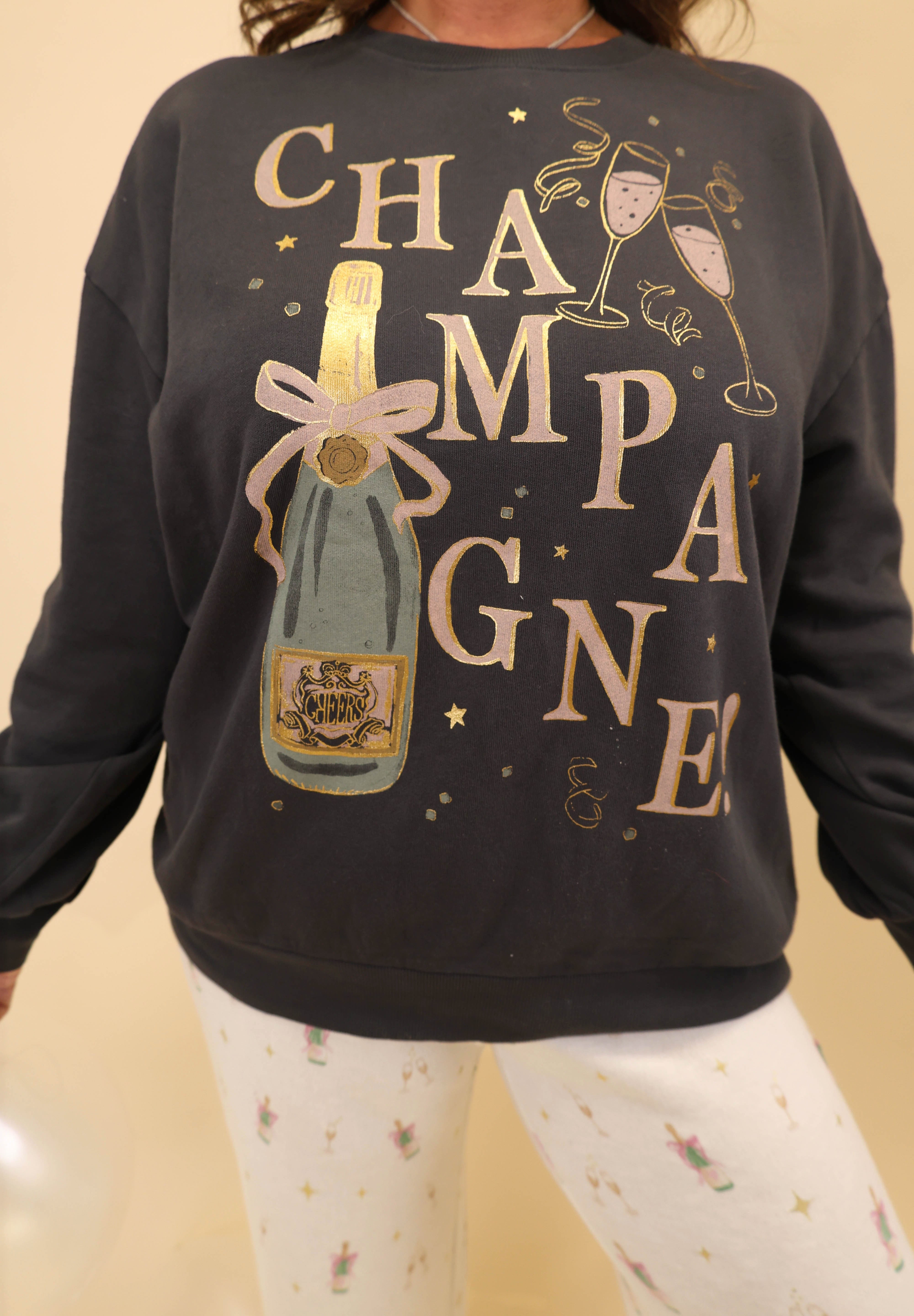 Mid-weight crew-neck sweater with soft brushed fleece and a ‘champagne’ graphic on the front.