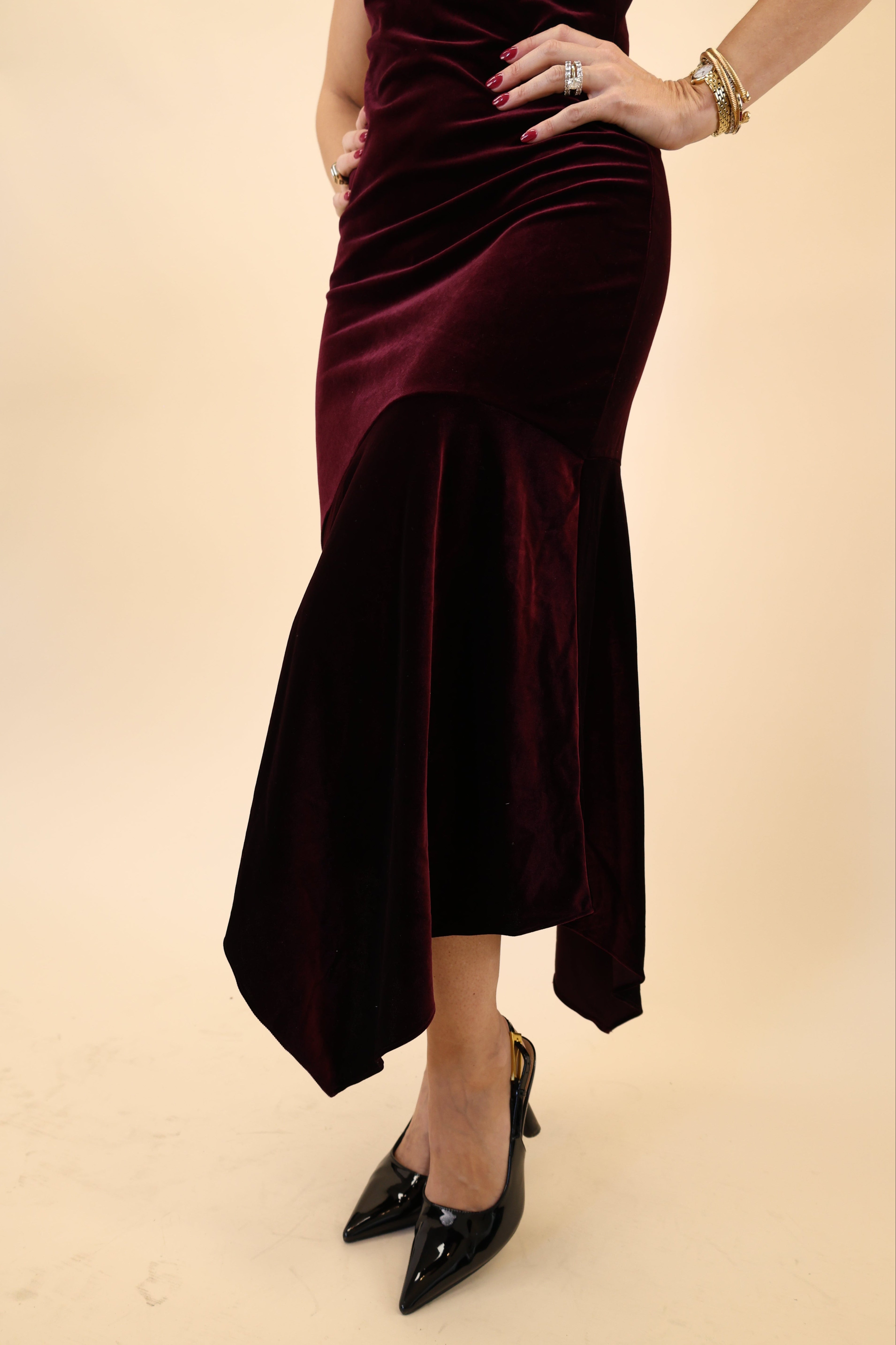 Elegant burgundy velvet Steve Madden midi dress with a smooth, flattering fit.