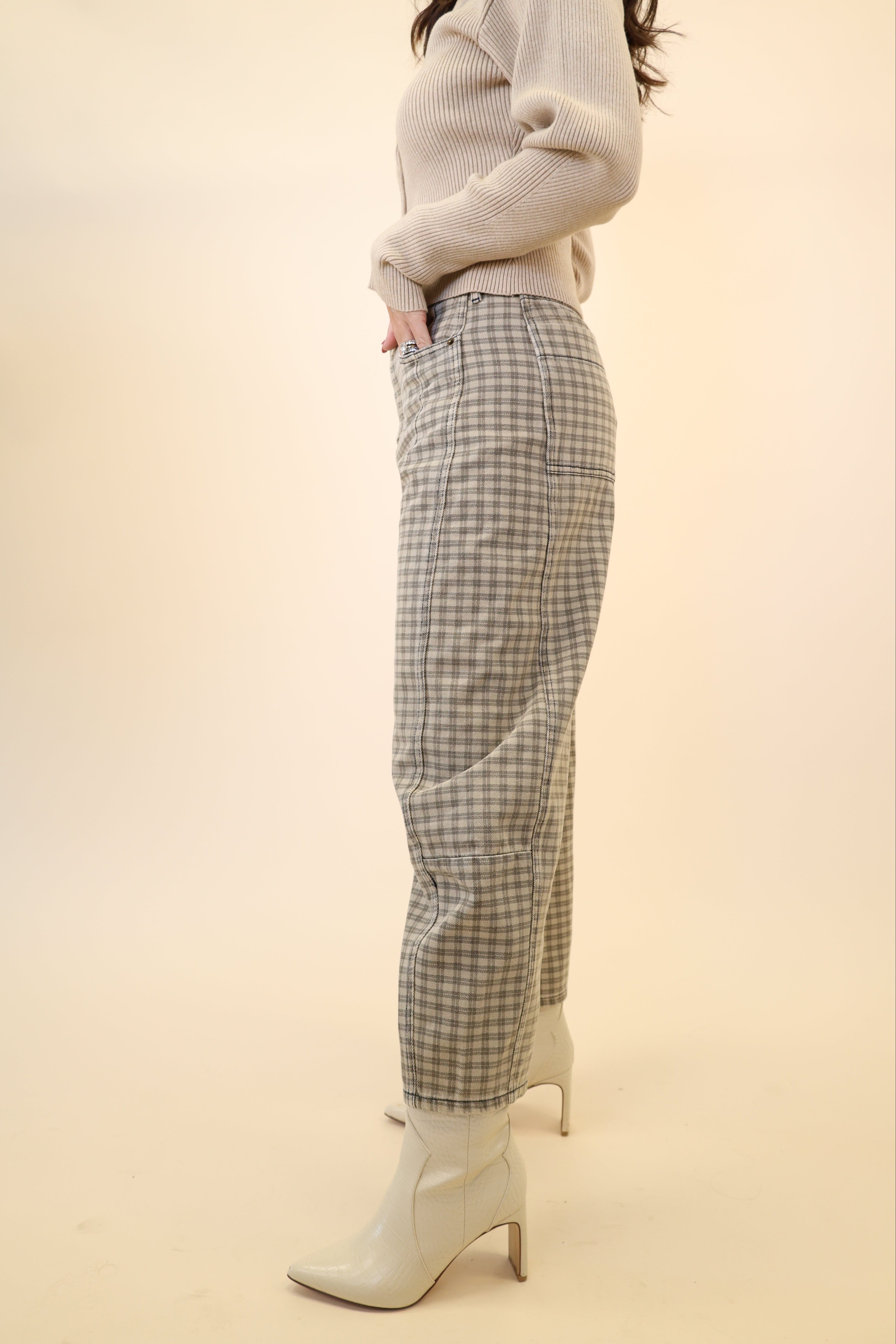 Neutral checkered Miou Muse barrel trousers with relaxed fit and ankle-grazing hem