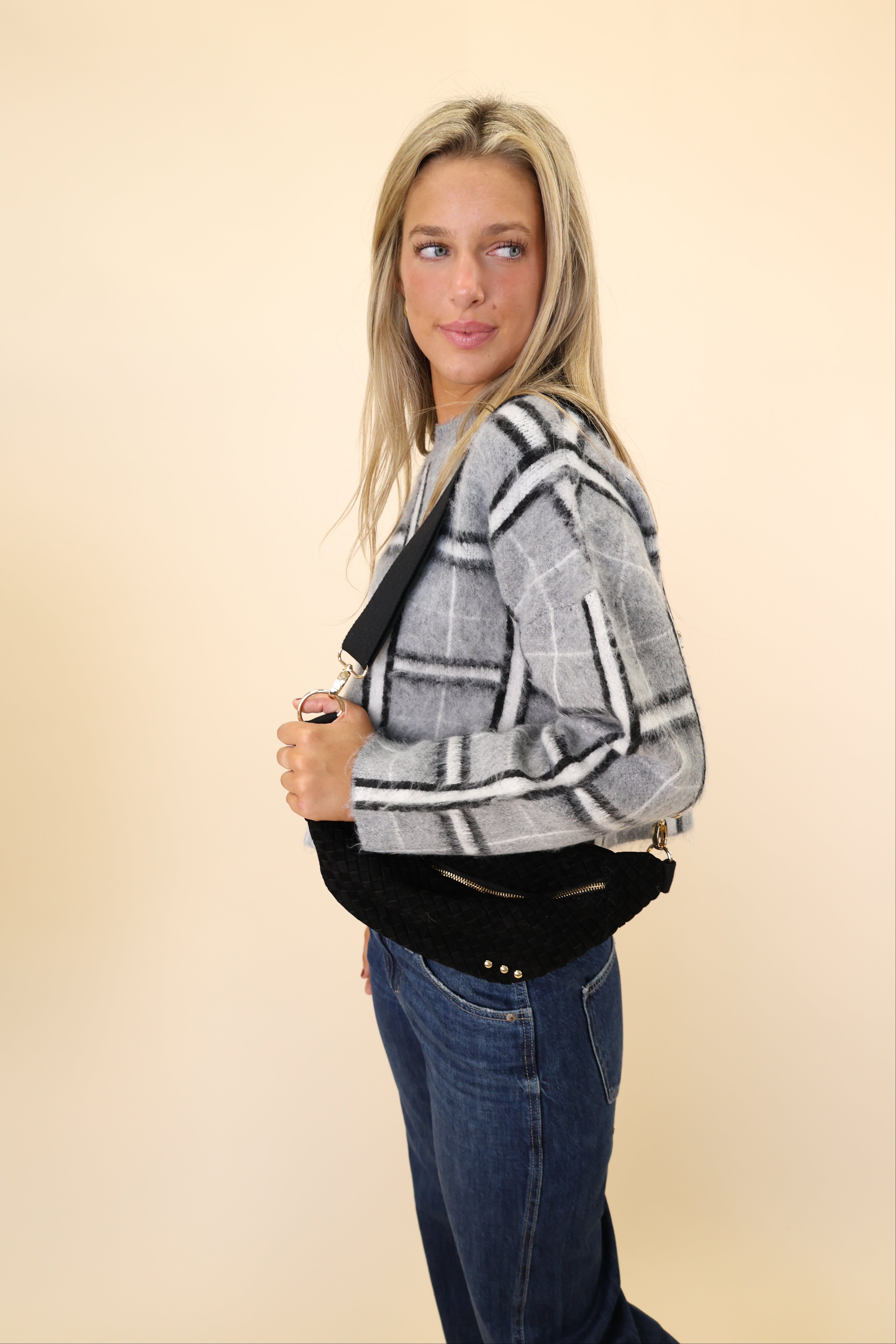 Casual women’s mock-neck grey plaid sweater, long sleeves, DeLuc Jacob.