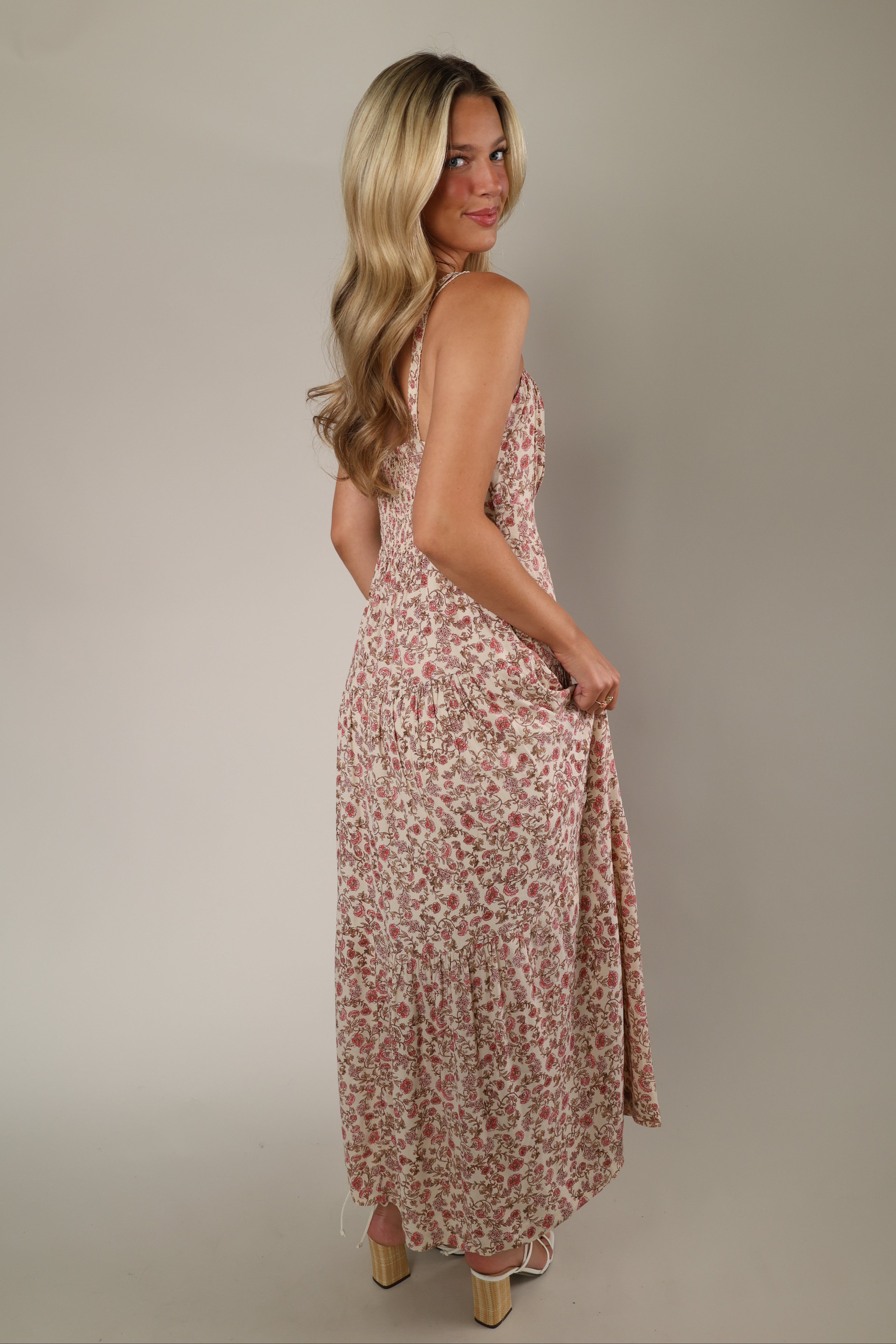 Feminine floral dress for women featuring colorful floral print, relaxed silhouette, lightweight construction, spring and summer fashion