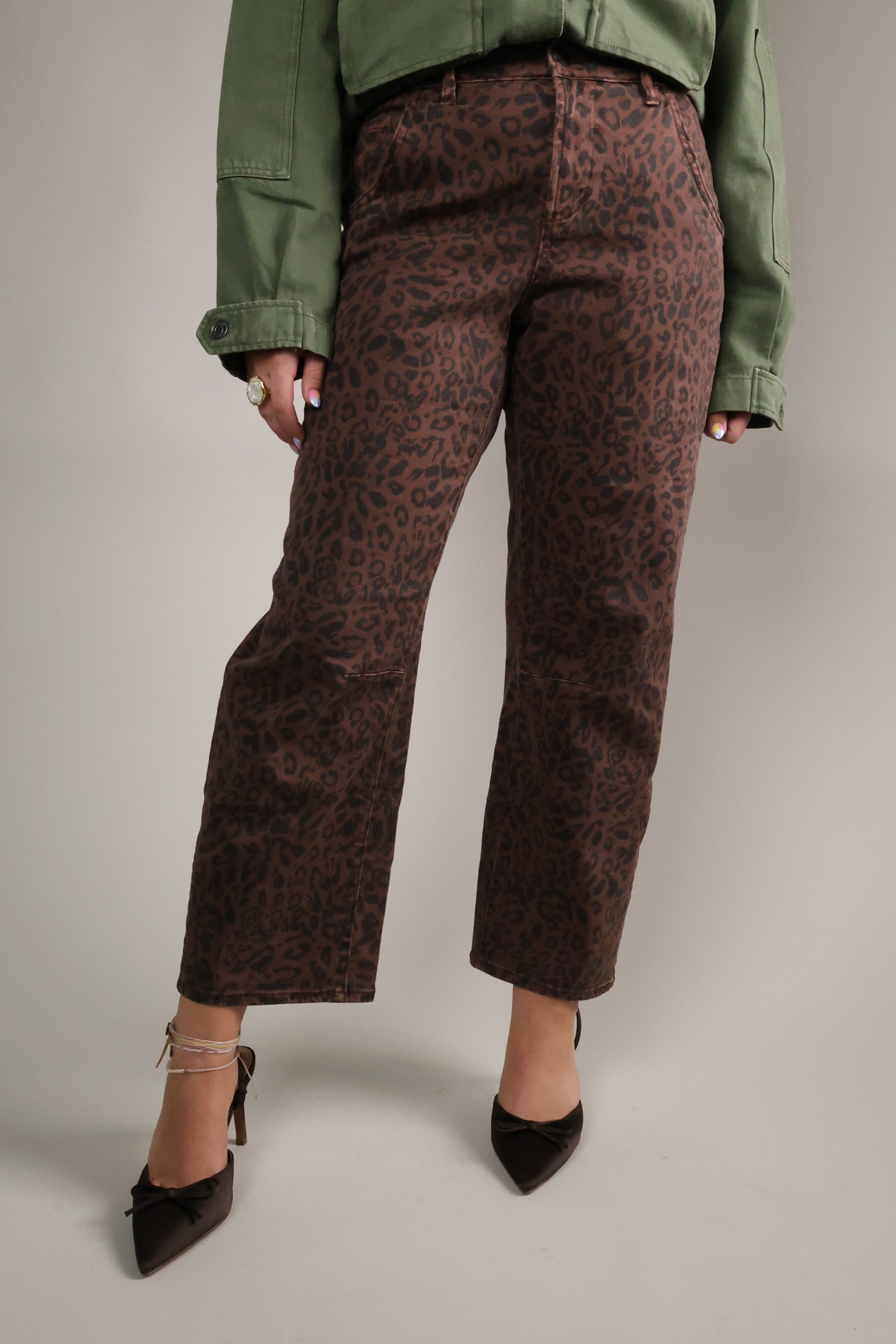 Lasso Barrel Jean in brown leopard print with a cropped barrel-leg silhouette and structured stretch twill.